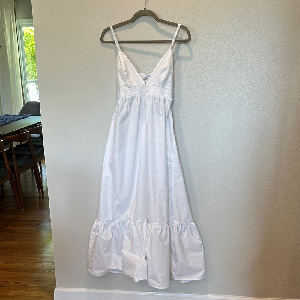 JustFab White Maxi Sundress with V-Neck and Ruffle Hem